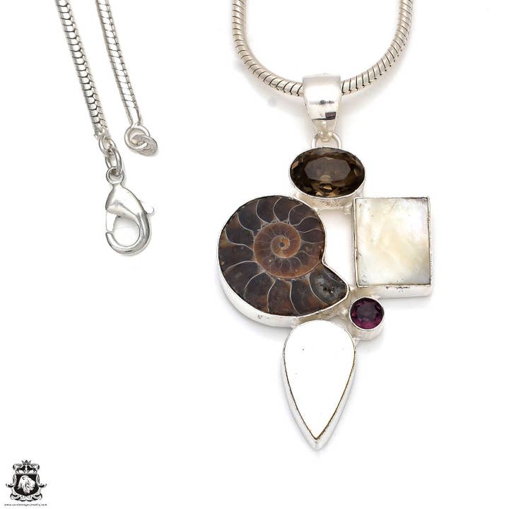 Parelmoer Ammoniet hanger en ketting P8359 voor wholesale door SARAH DESIGNS JEWELRY