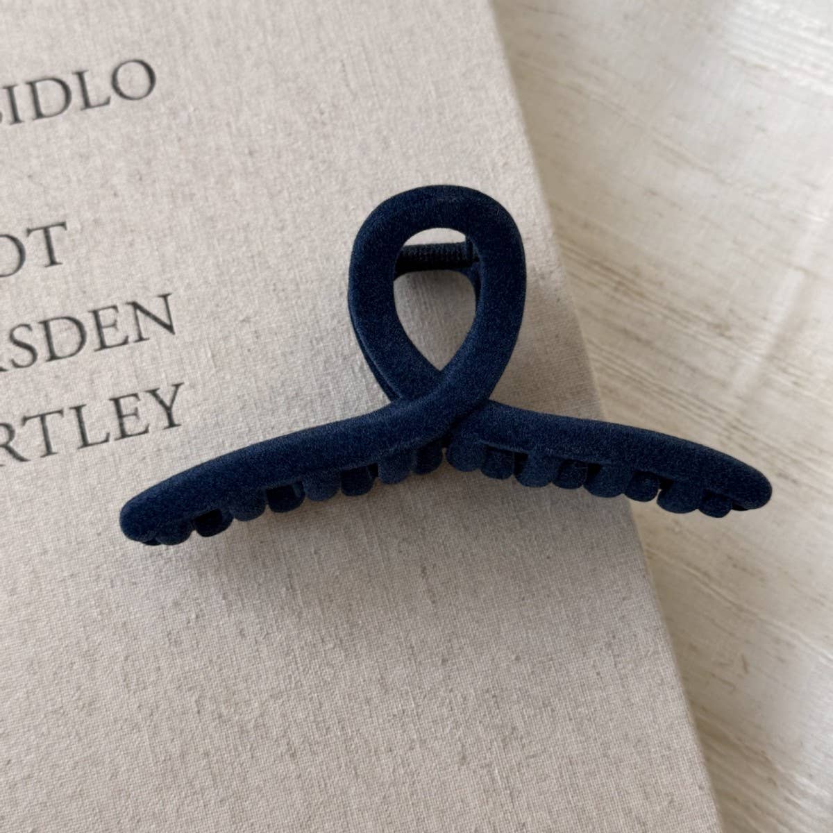 ACCITY - Wholesale Hair Clip - Women's - Velvet Cross Claw Clip Vintage Hair Accessory_CWAHA077621