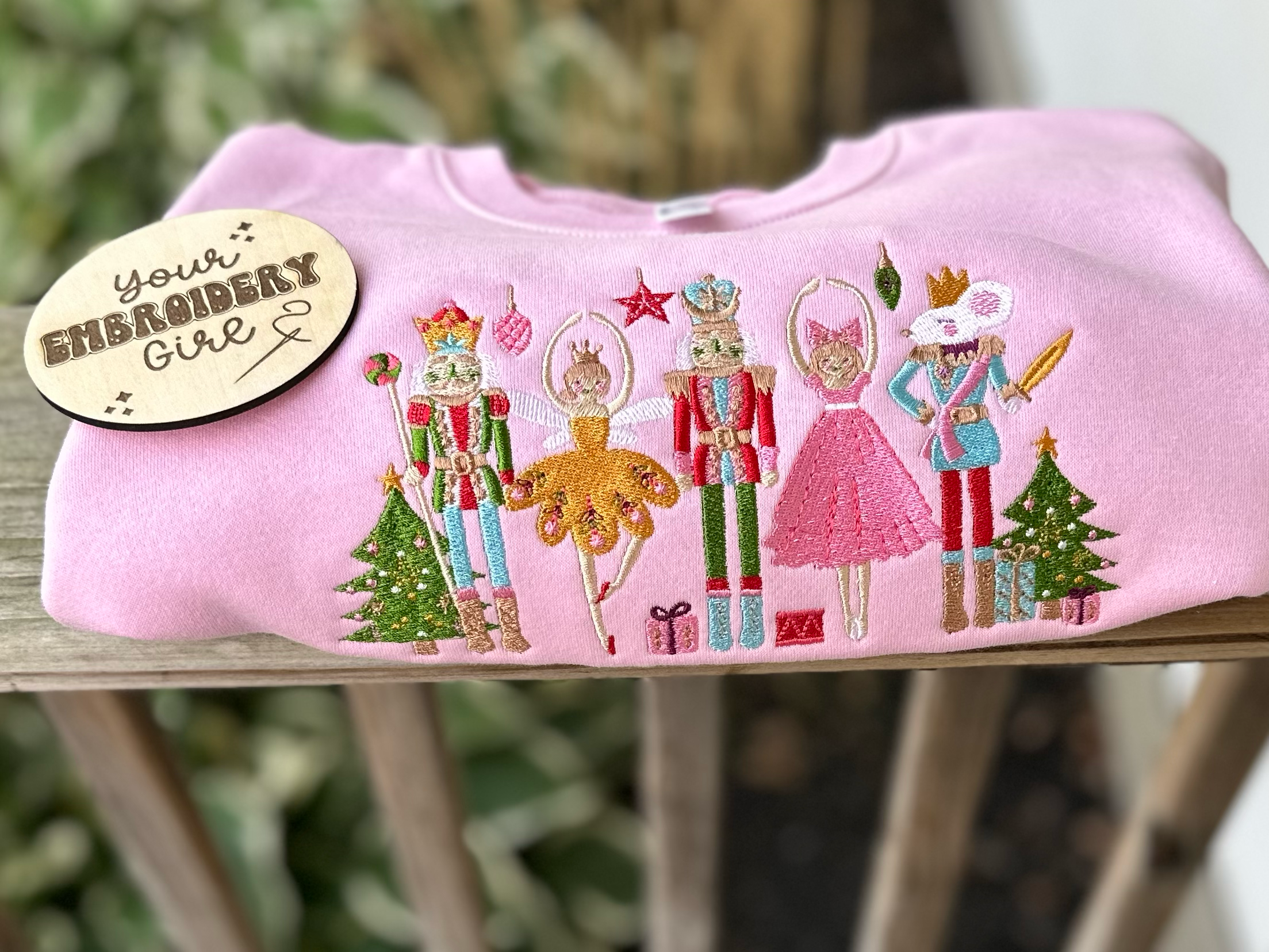 Your Embroidery Girl – Engroshandel Sweatshirt - Børn – Jule Nøddeknækker Småbørn Broderet Crewneck1