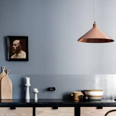 *VENTE* Lampes suspendues en cuivre à abat-jour conique FRAMA pour la vente par VANMOKUM