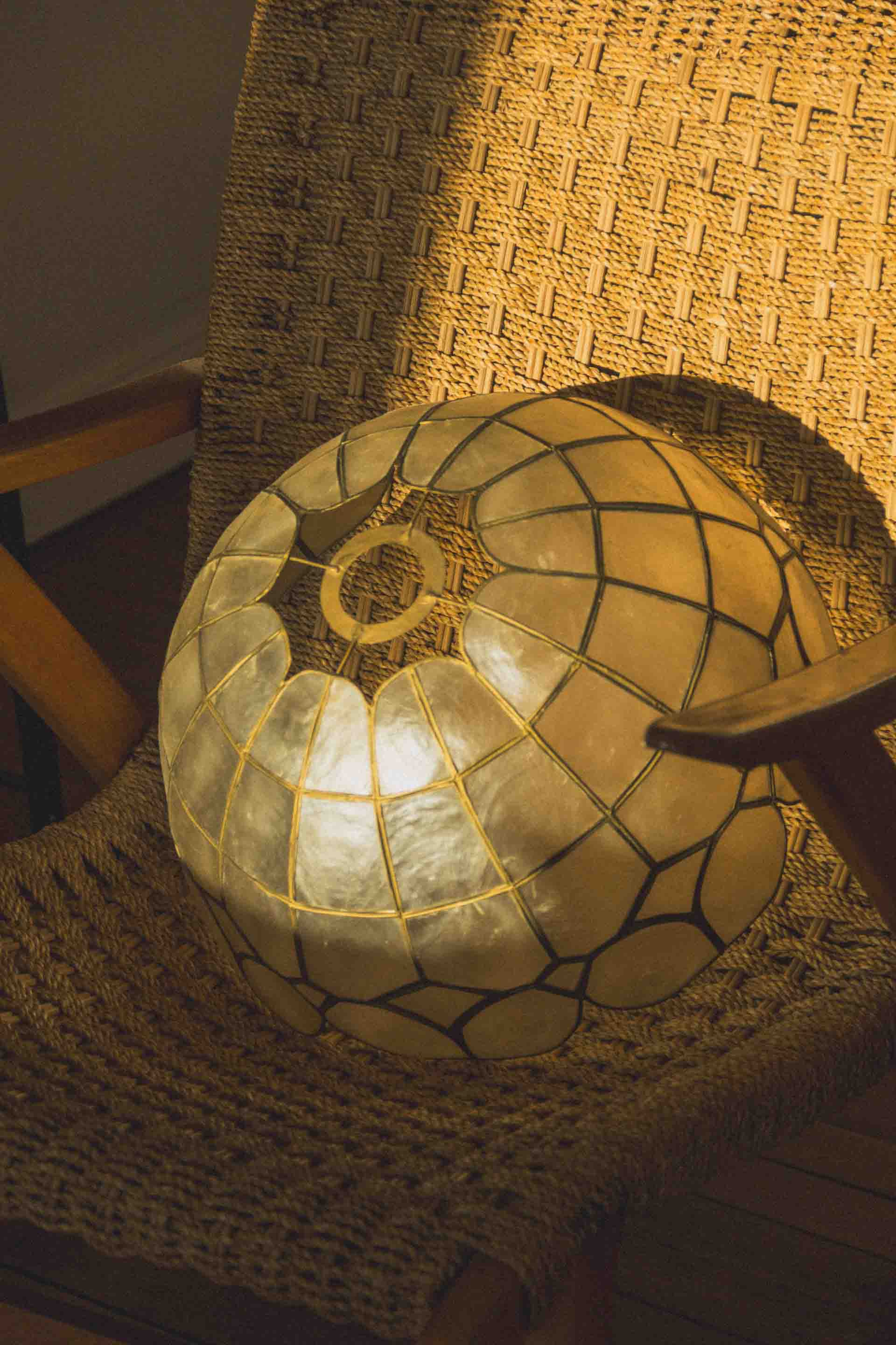 Eloge - Wholesale Chandelier/Hanging Light - Mother-of-pearl pendant1