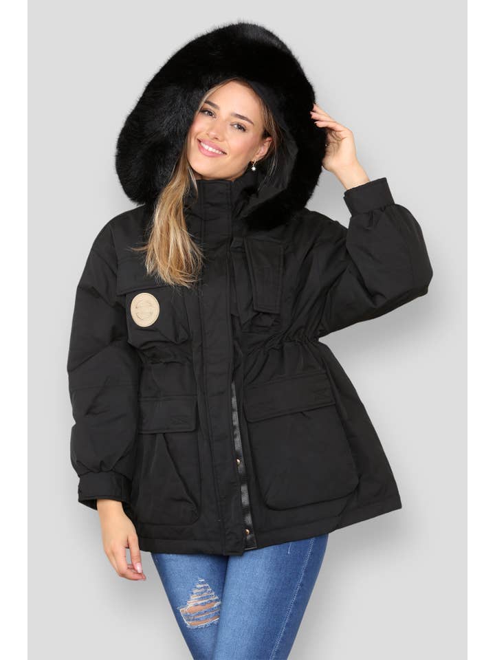 Love Sunshine Wholesale – wholesale Dunjacka - Dam – Svart pufferjacka med rund märke med huva och fickor