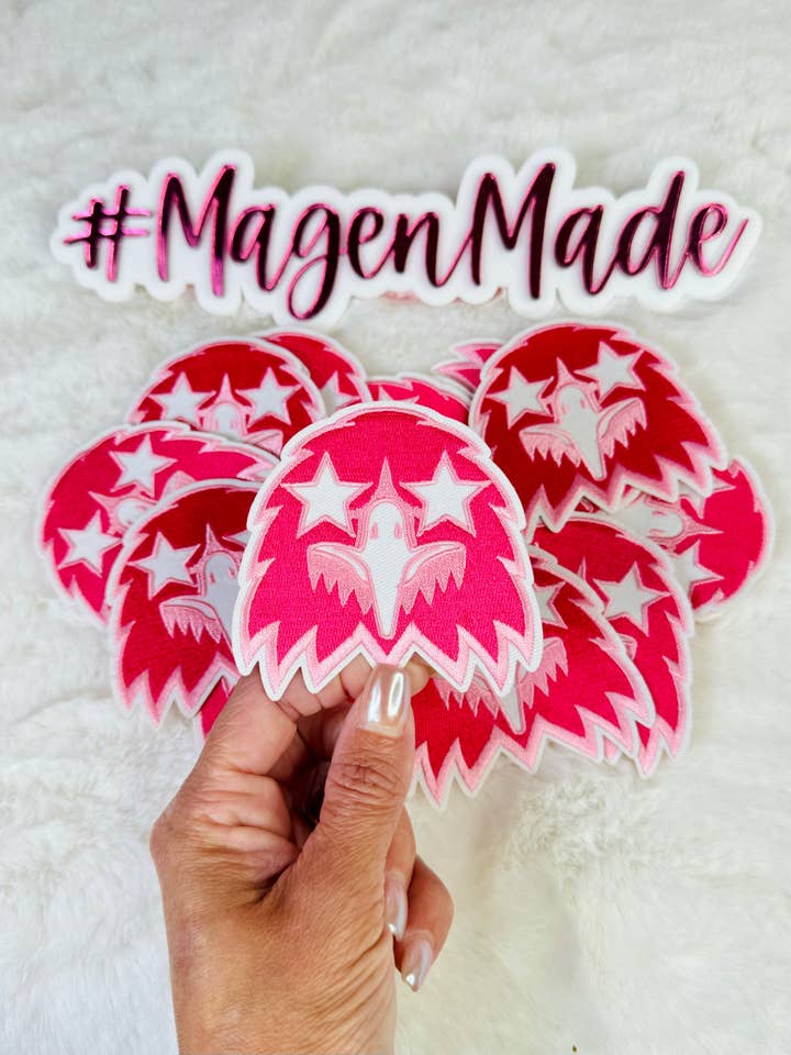 Patch brodé en forme de mascotte d'aigles roses preppy pour la vente par Magen Made Designs