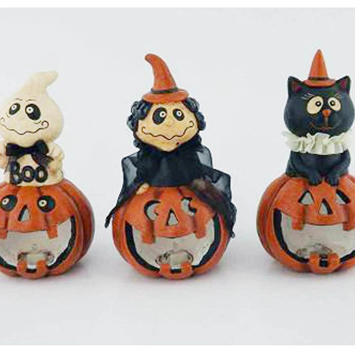 Trio de Halloween de papel machê com luzes LED, fantasma/bruxa/gato sentado em uma lanterna Jack-O-Lantern, sortido, conjunto de 3 - 7,5" de altura por atacado de Birch Maison