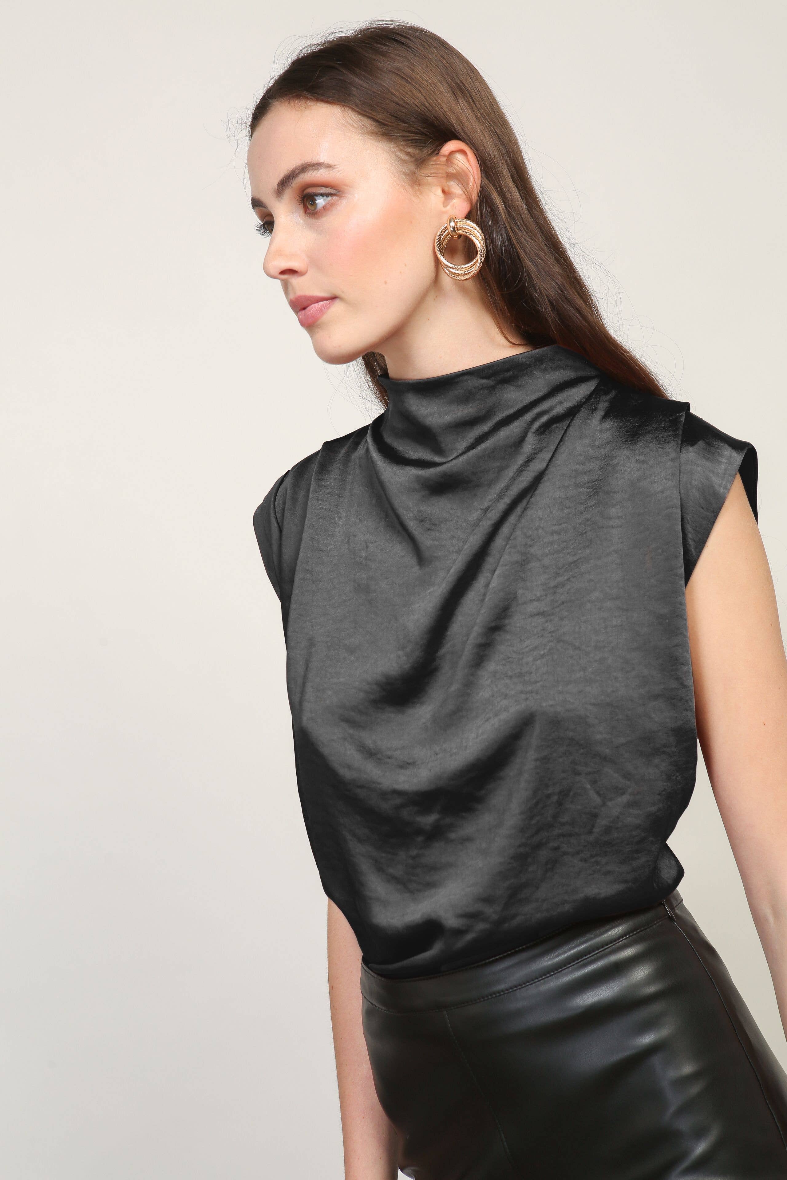 Line & Dot – wholesale Blus - Dam – Dolly Satin Mock Hals7