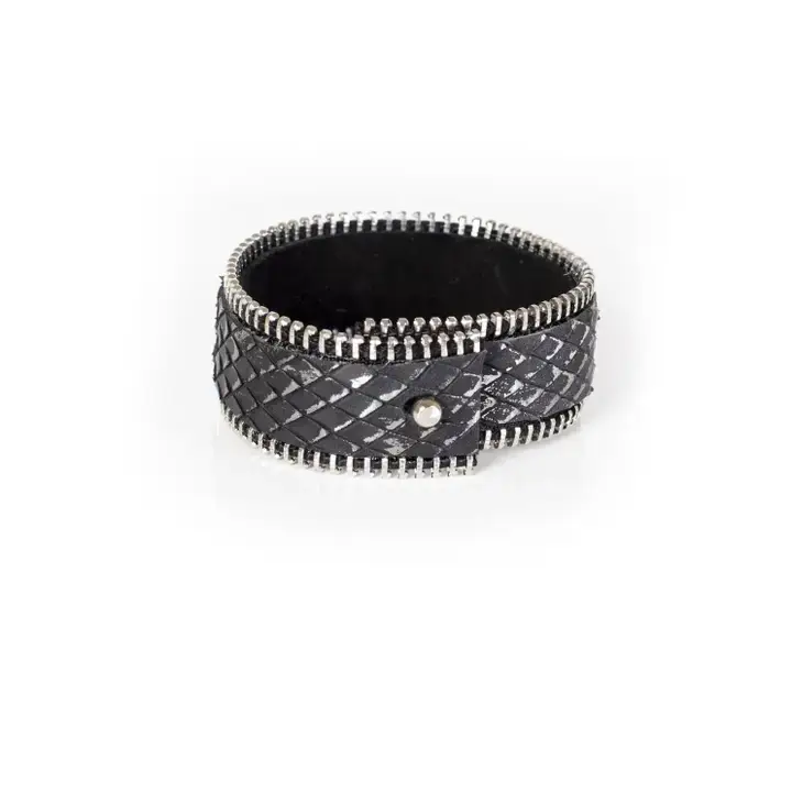 The Dark - Wholesale Manchet-armband - Zwart & Zilverkleurige Textuur Leren Manchette Armband met Rits3