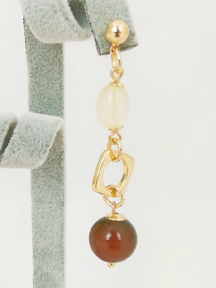 Brincos longos com pingente de bola de pedra natural por atacado de Victoria Moda