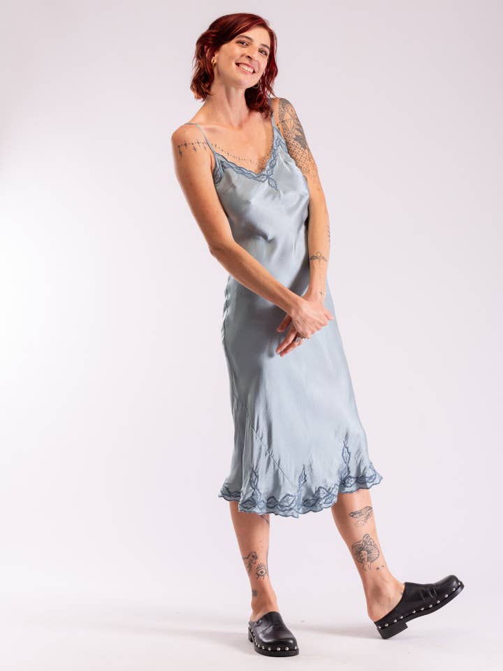 Marilyn Luxe Silke Satin Natkjole Due Lang for engroshandel hos TABOO FASHION