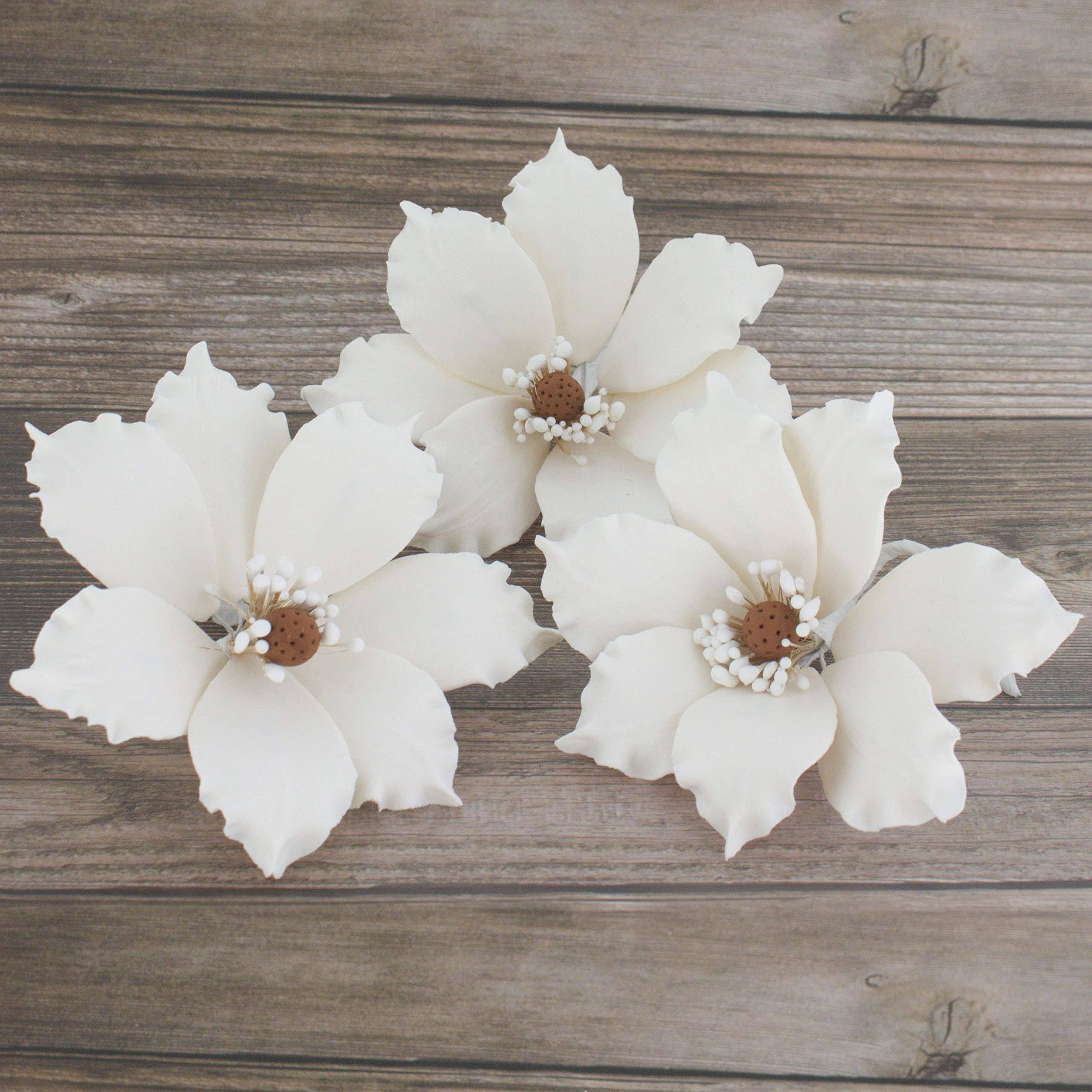 Global Sugar Art - Vendita all'ingrosso Topper per torte/cupcake - Fiori di Clematide in Pasta di Zucchero per Torte di Global Sugar Art, Bianchi, Confezione da 37