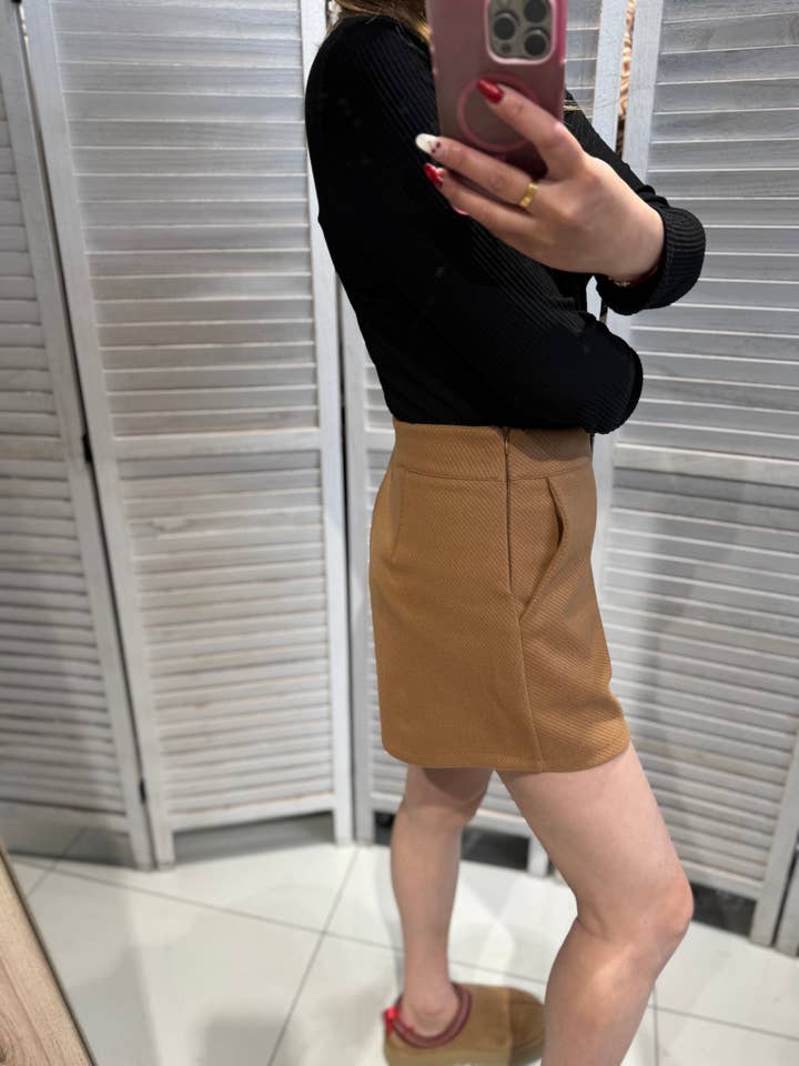 VICTORIA&ISAAC - Wholesale Shorts - Women's - Elegant Women's Shorts - 1336camel3