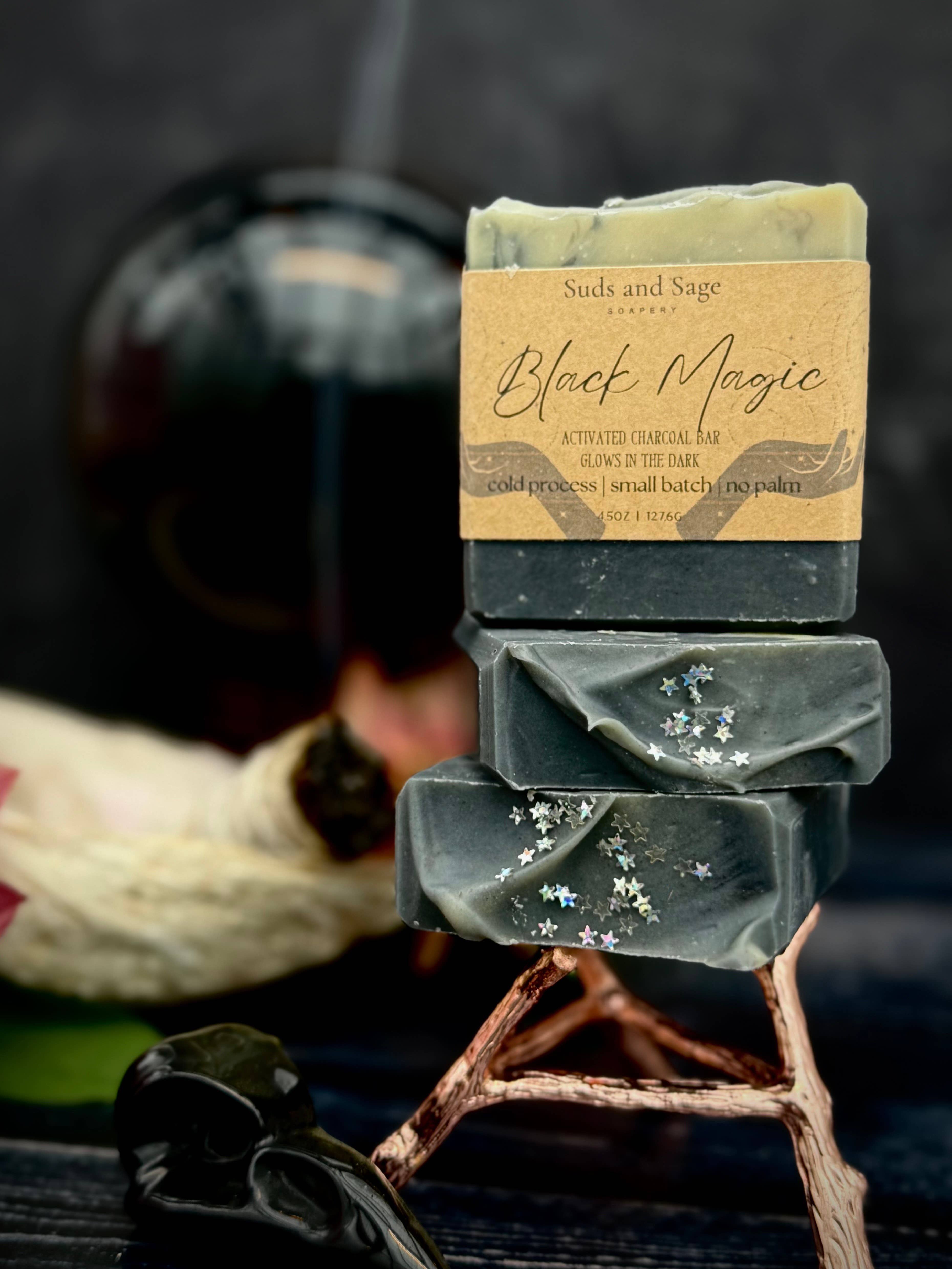 Suds and Sage - Vente Pains de savon - Magie Noire | Brille dans le Noir2