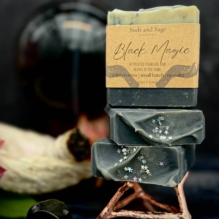 Suds and Sage - Vente Pains de savon - Magie Noire | Brille dans le Noir2