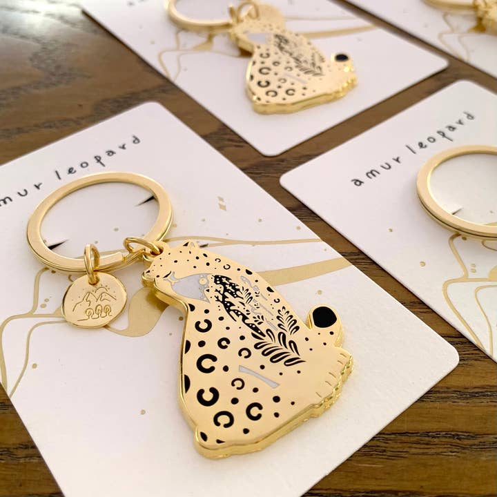 Porte-clés léopard en émail (Amur Leopard) pour la vente par sol&mar art co.