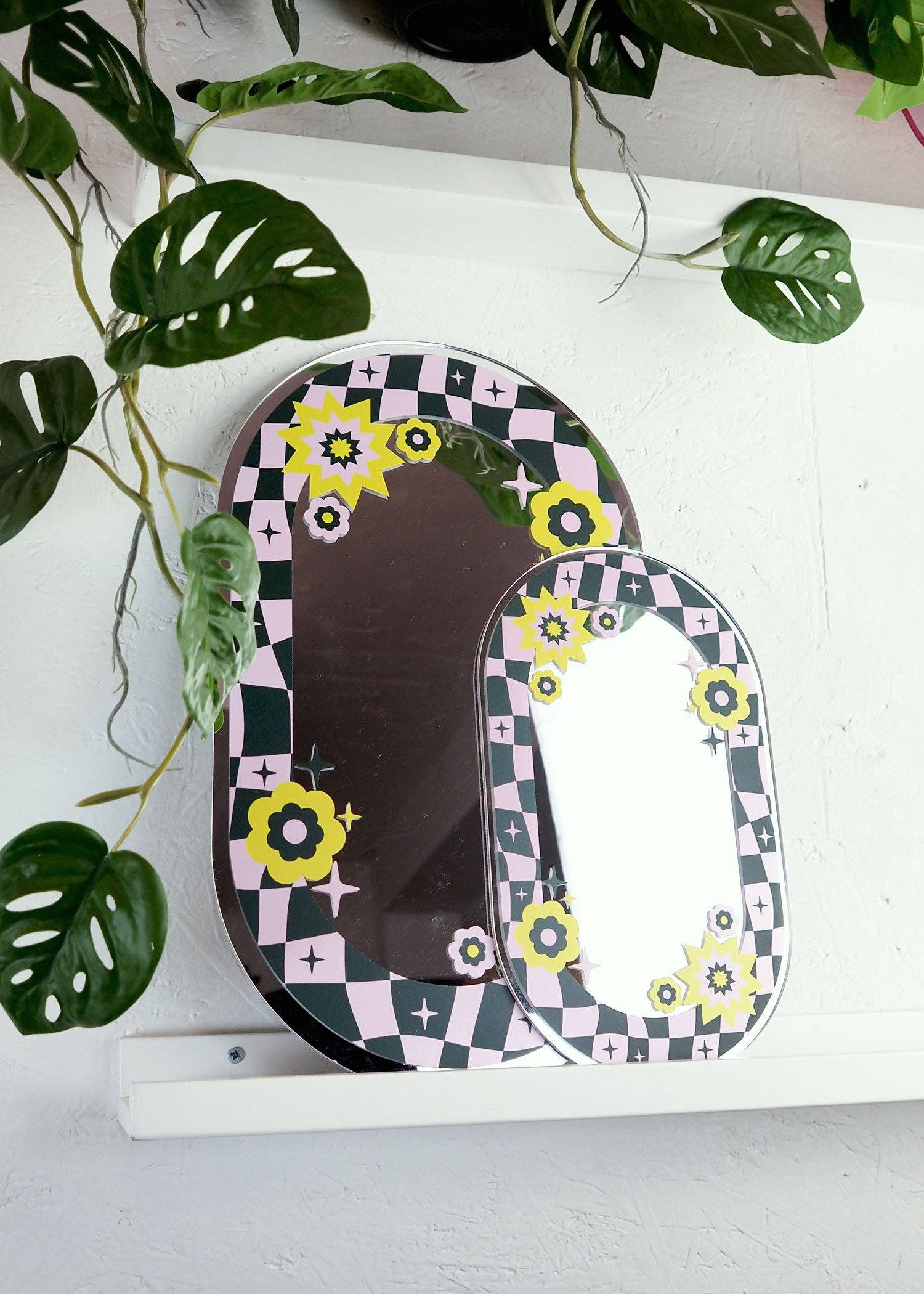Printed Weird – wholesale Wall mirror – Oval Floral Check Mirror - Teal & Pink6
