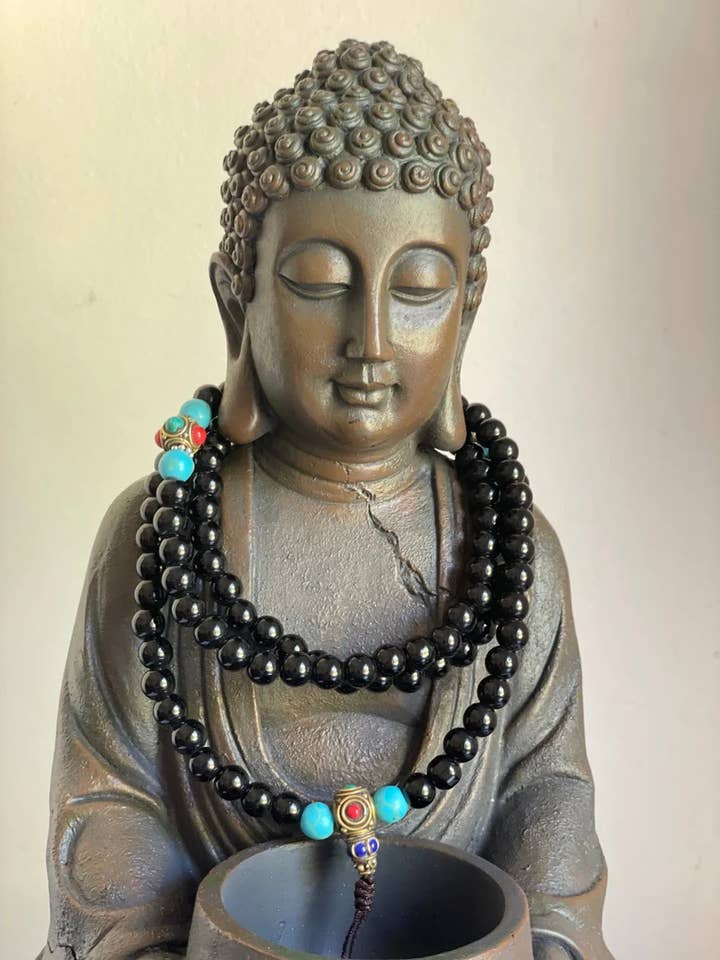 Bracelet de prière chanté en onyx noir pour la vente par Numri Design