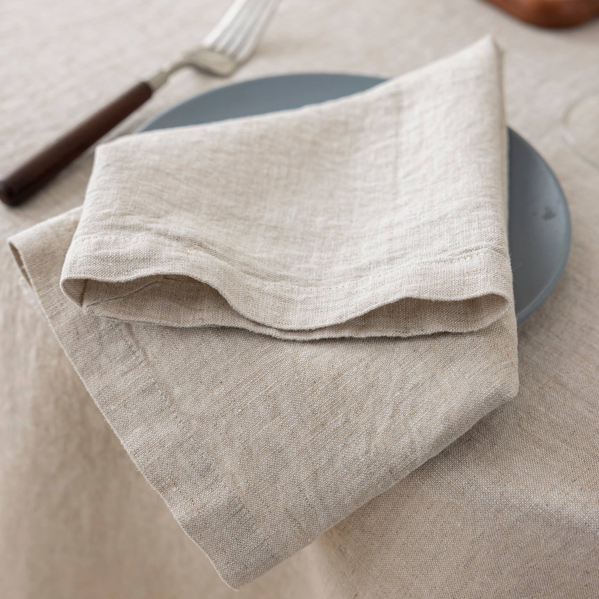 Triton Linen - Vente Serviettes de table en tissu - Serviettes 100 % lin (ensemble de 4) - 20'' x 20'' - Lin naturel1