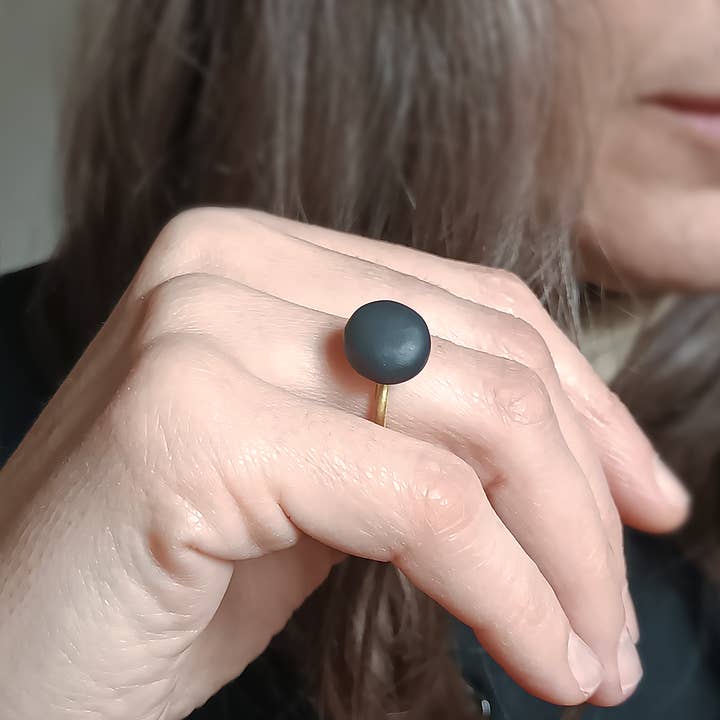 Anello regolabile BALL per la vendita all'ingrosso da parte di MITAMI di Sabina Casaleggio