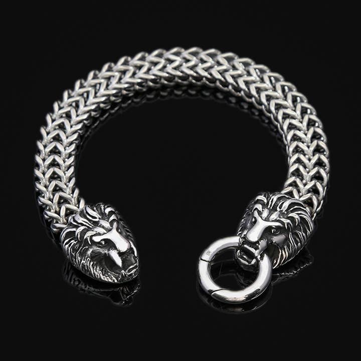 Bracelet vintage en forme de tête de lion de style viking pour la vente par Gemcohub