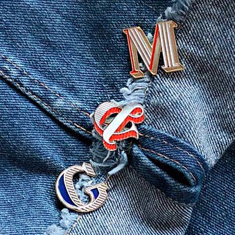 Carte de badge à épingles M - Magic pour la vente par PAPERSELF