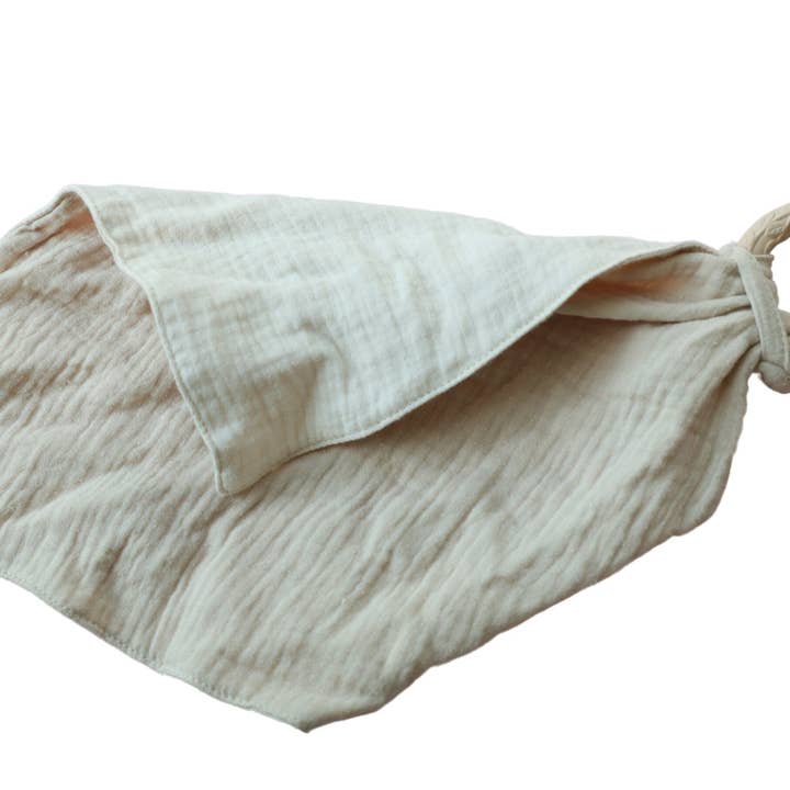 Comforter with teether, creme for wholesale by Natruba