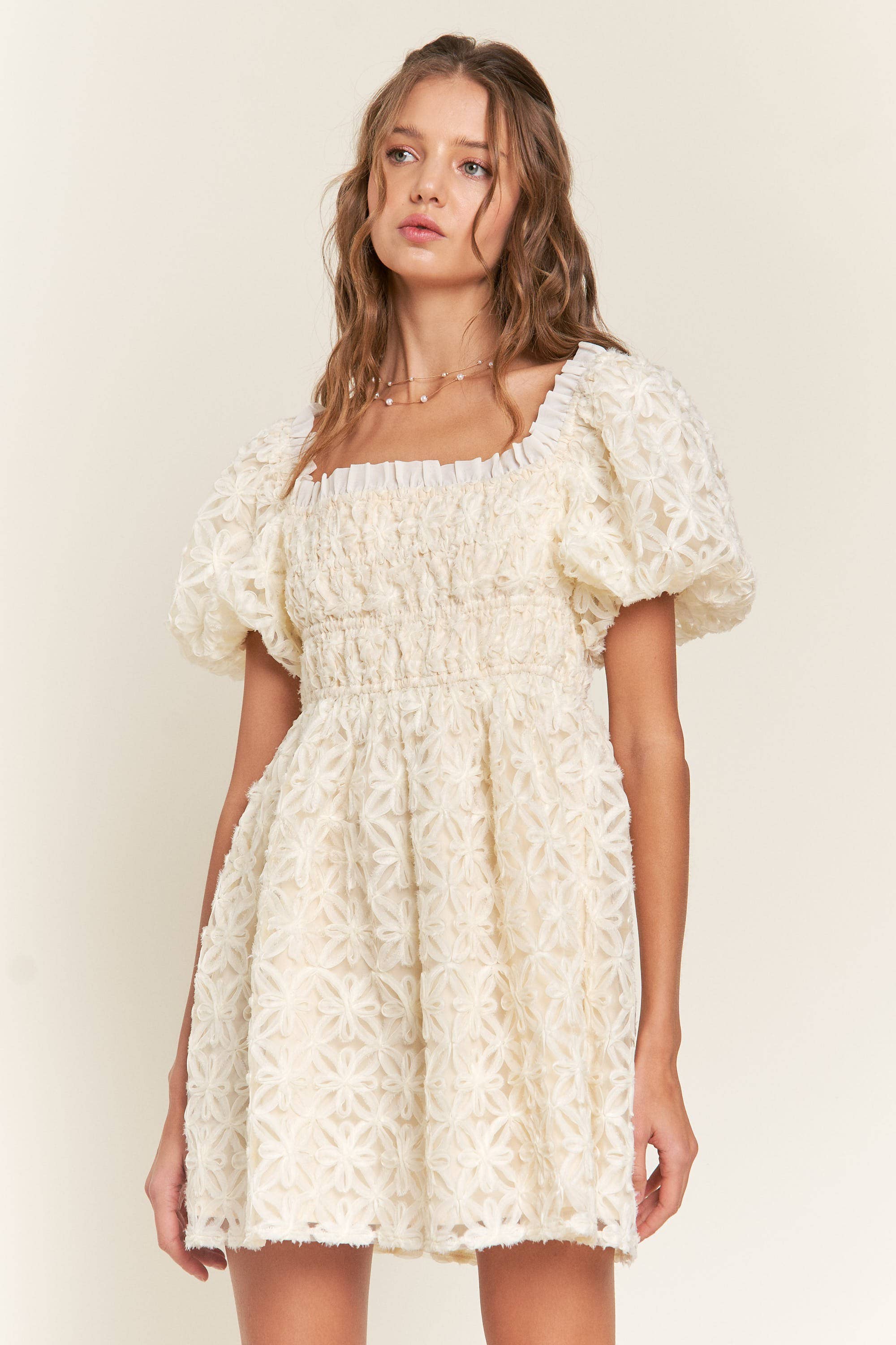 Marfim Mini Vestido Floral Marfim para venda a revendedores na Faire3