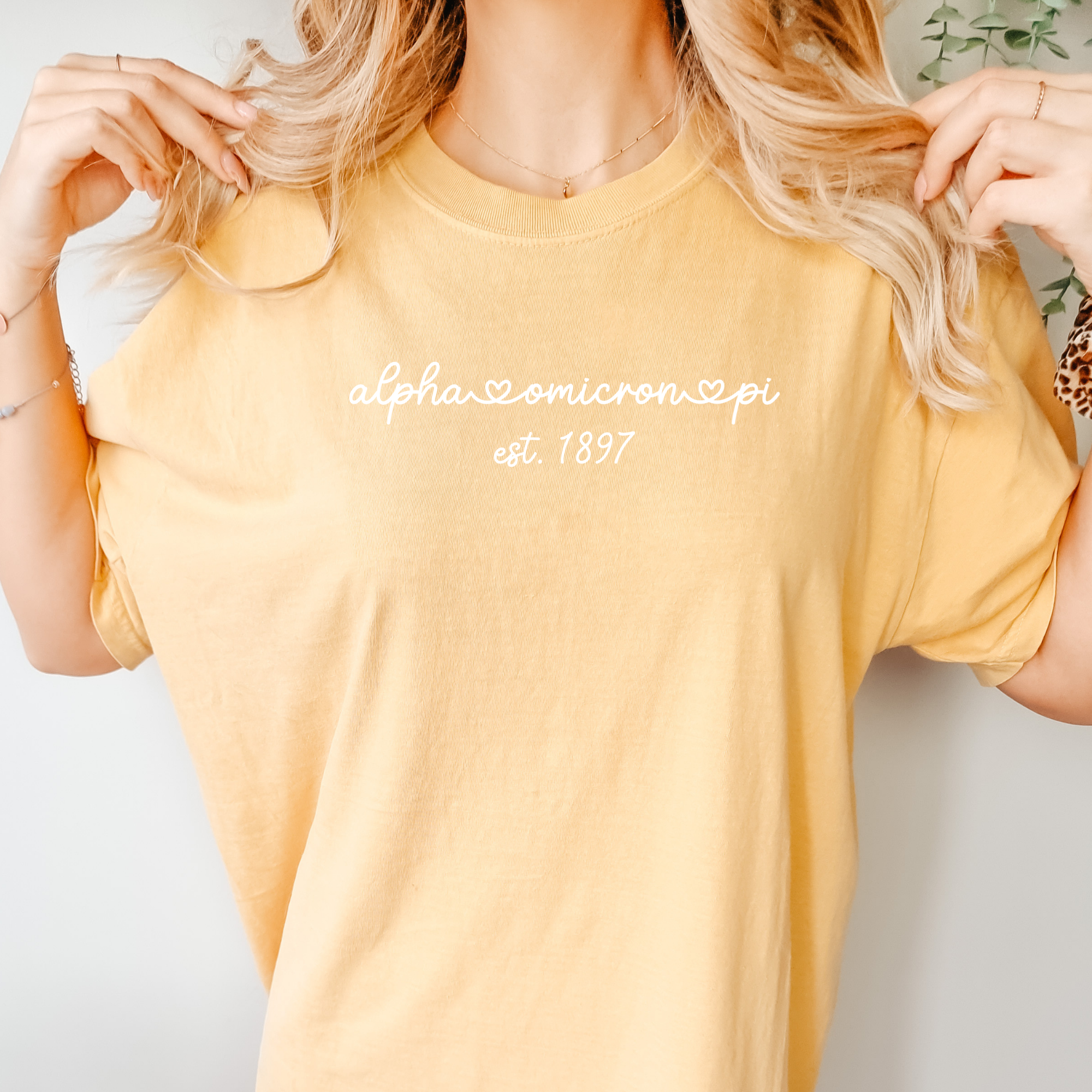 Golden Sol Collective - Vendita all'ingrosso Maglietta serigrafata - Donna - Maglietta Alpha Omicron Pi Sorority8