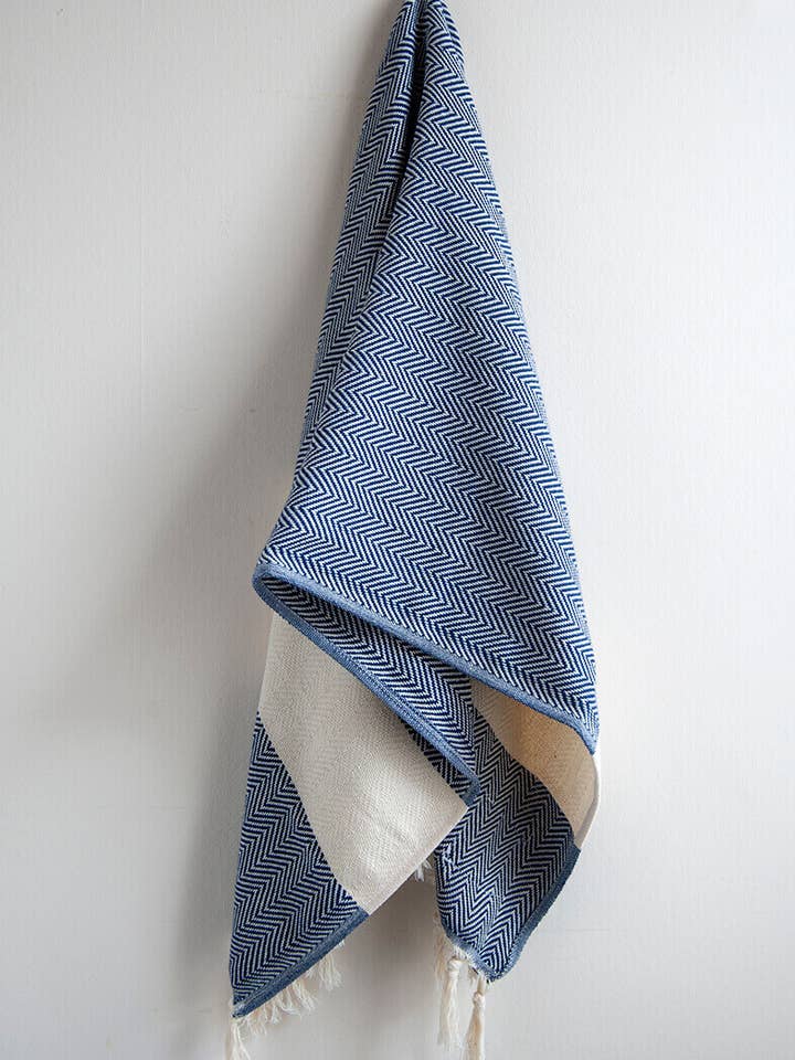 Marineblaues Handtuch mit Fischgrätmuster für den Großhandel von Hamam Square