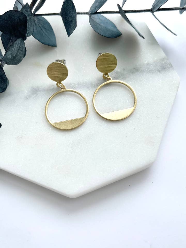 Boucles d'oreilles « Sol » pour la vente par The Grey Birch