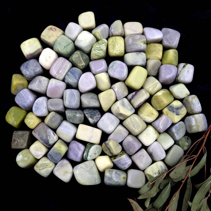 Pedras Roladas de Serpentina - 1 kg por atacado de Funky Stuff