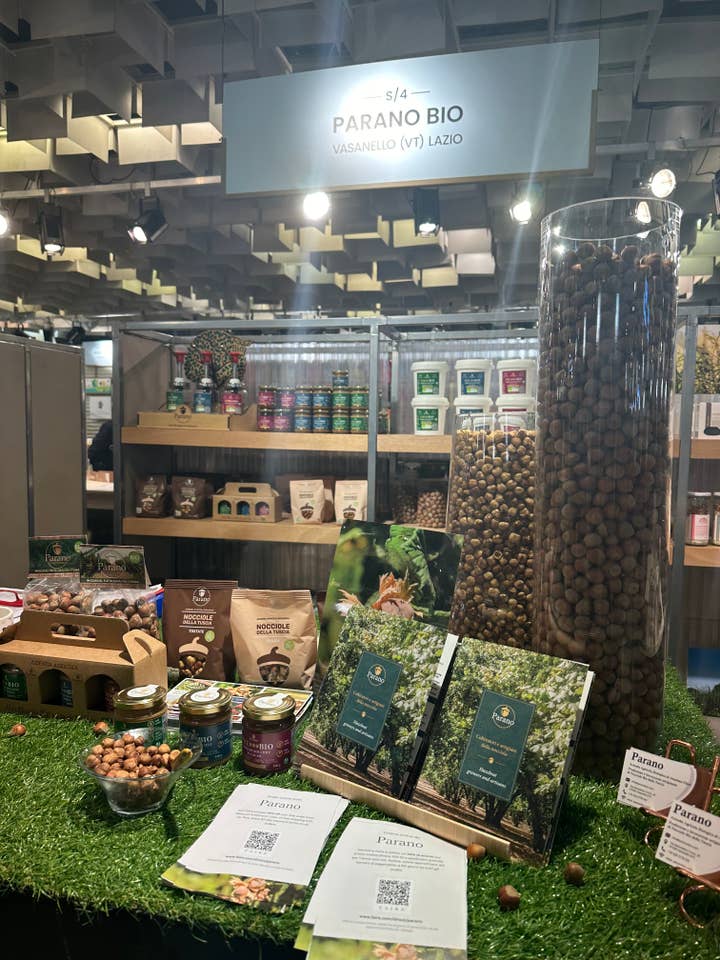 Gift box gourmet: Creams and shelled hazelnuts, organic, gluten free for wholesale by Az. Agr. Parano di Filesi Anselmo