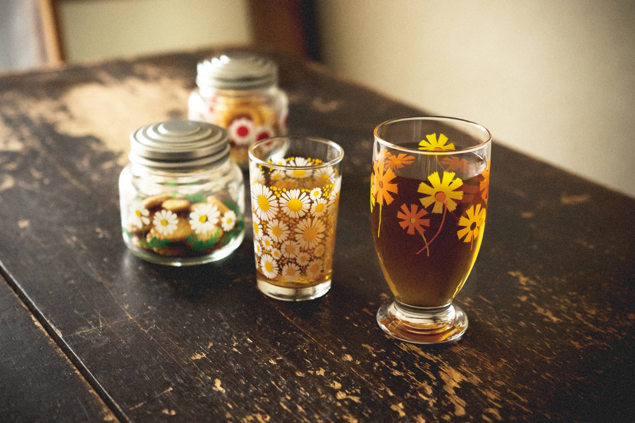 ADERIA - Wholesale Drinking Glass/Cup - ADERIA Retro | Footed Glass | 8 Pattern Options4