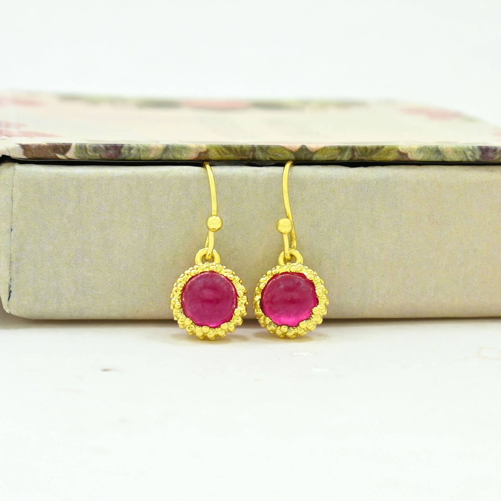 Schmuckoo Berlin – Brincos de argola por atacado – Brinco Dove Dourado - Jade Rosa1