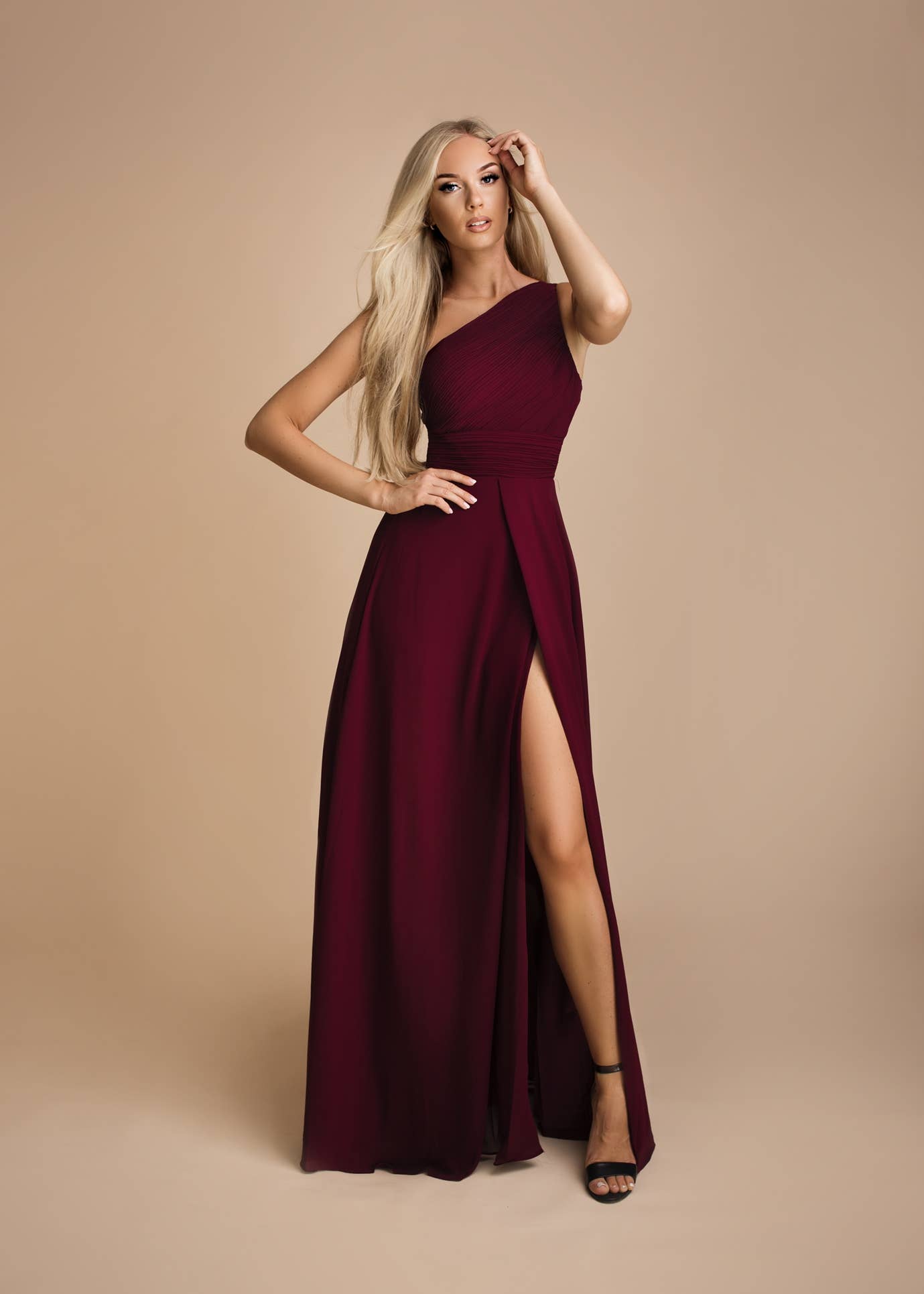 Eva & Lola - Epsilonn - Wholesale Gown - Women's - Long dress with slit at the thighs - R138630