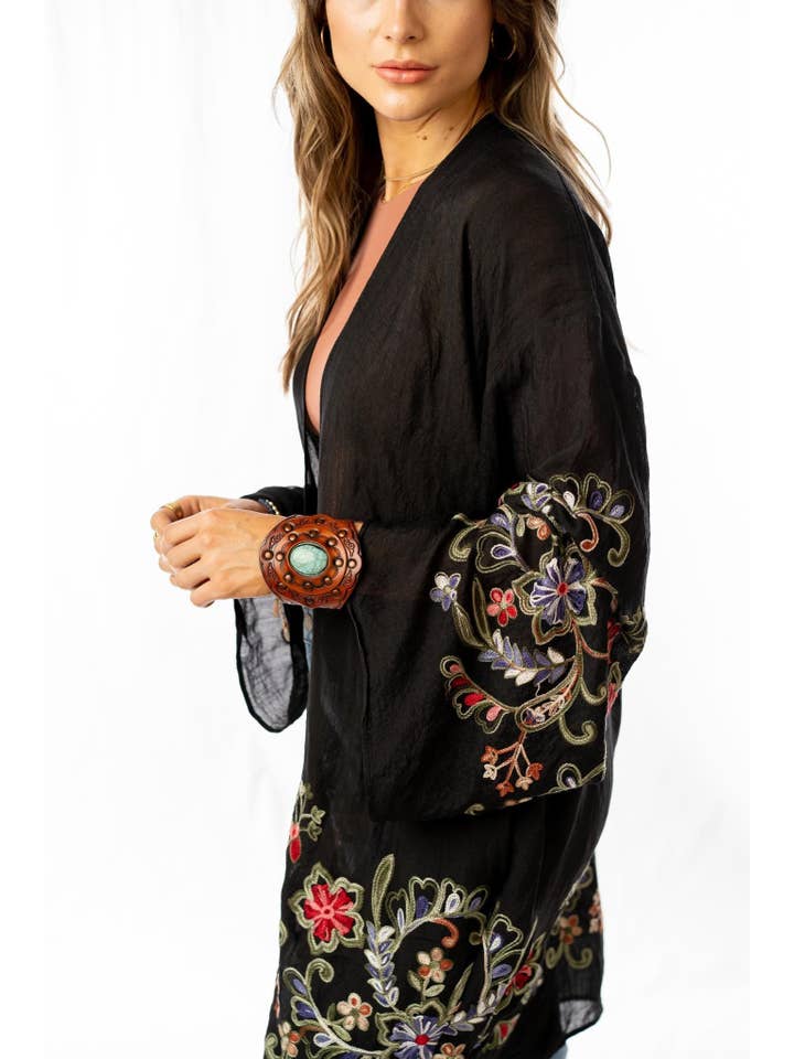 Three Bird Nest - Wholesale Kimono - Women's - Fun In Florals Kimono - Black