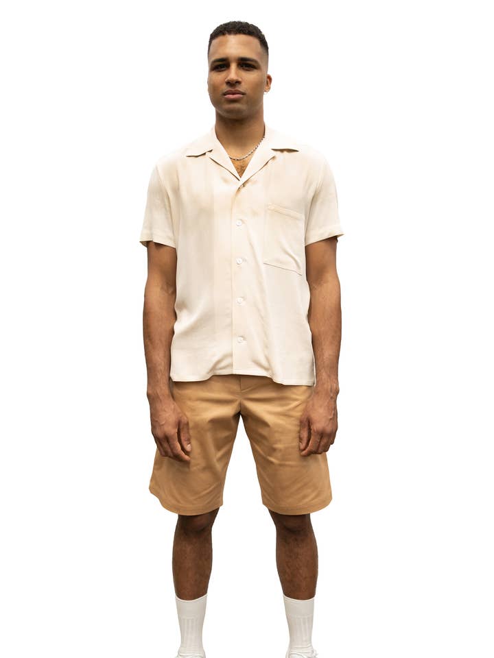 Sand-colored 50s men's Bermuda shorts for wholesale by Gabriele Sabe