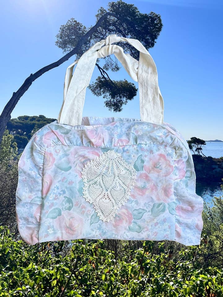 la Borsa Lila - Borsa a Tracolla Riciclata Fatta a Mano per la vendita all'ingrosso da parte di Soleil et Amis