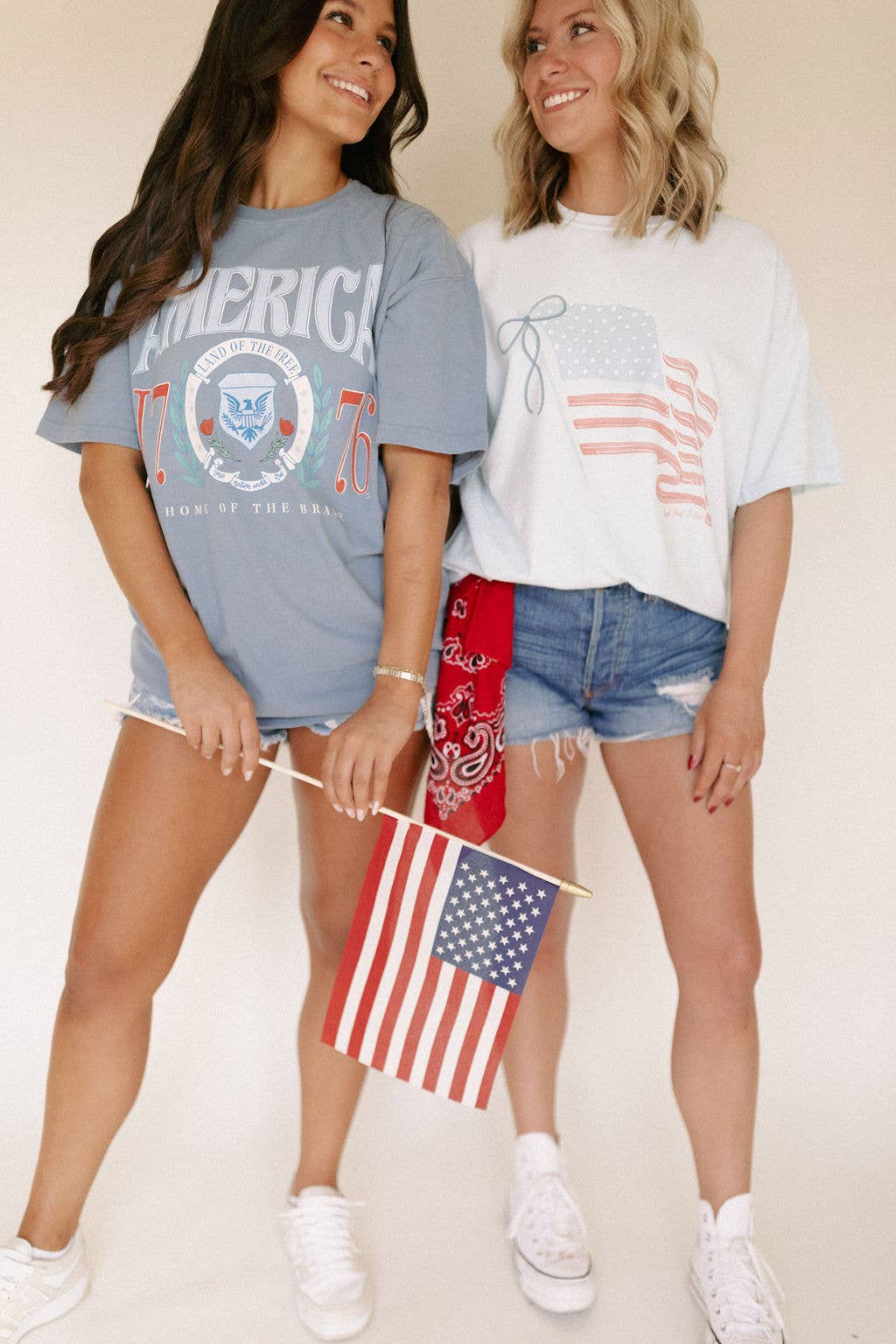 Whitney | Chaudoin Creations - Vente T-shirt sérigraphié – femme - Terre que j'aime/T-shirt graphique de la collection 4 juillet3