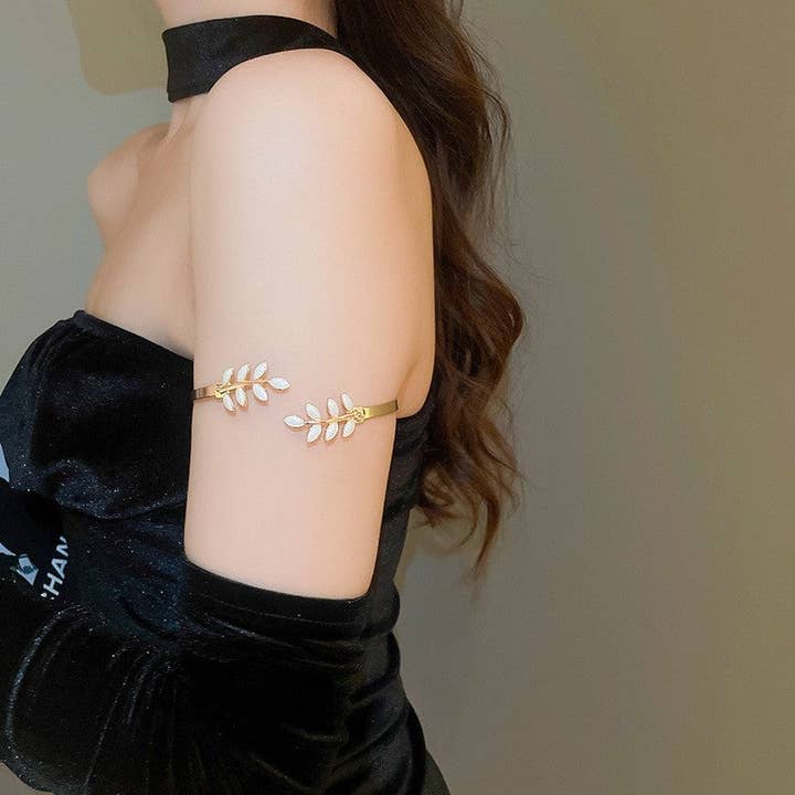 Leaf Opening Bracelet for wholesale by kycozy