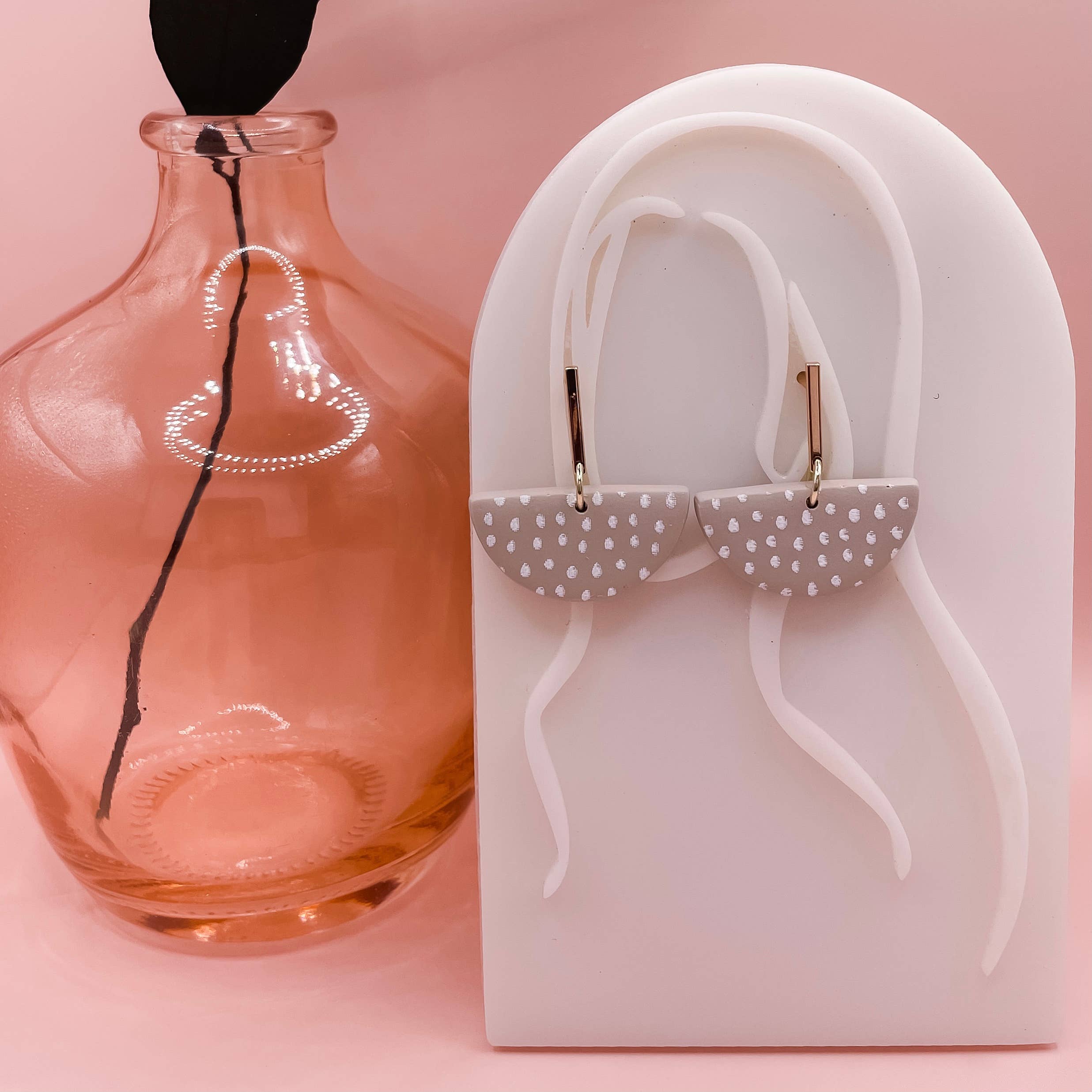 Chic Made by Nancy - Vendita all'ingrosso Orecchini pendenti - Reese - Orecchini in argilla a pois color carne0