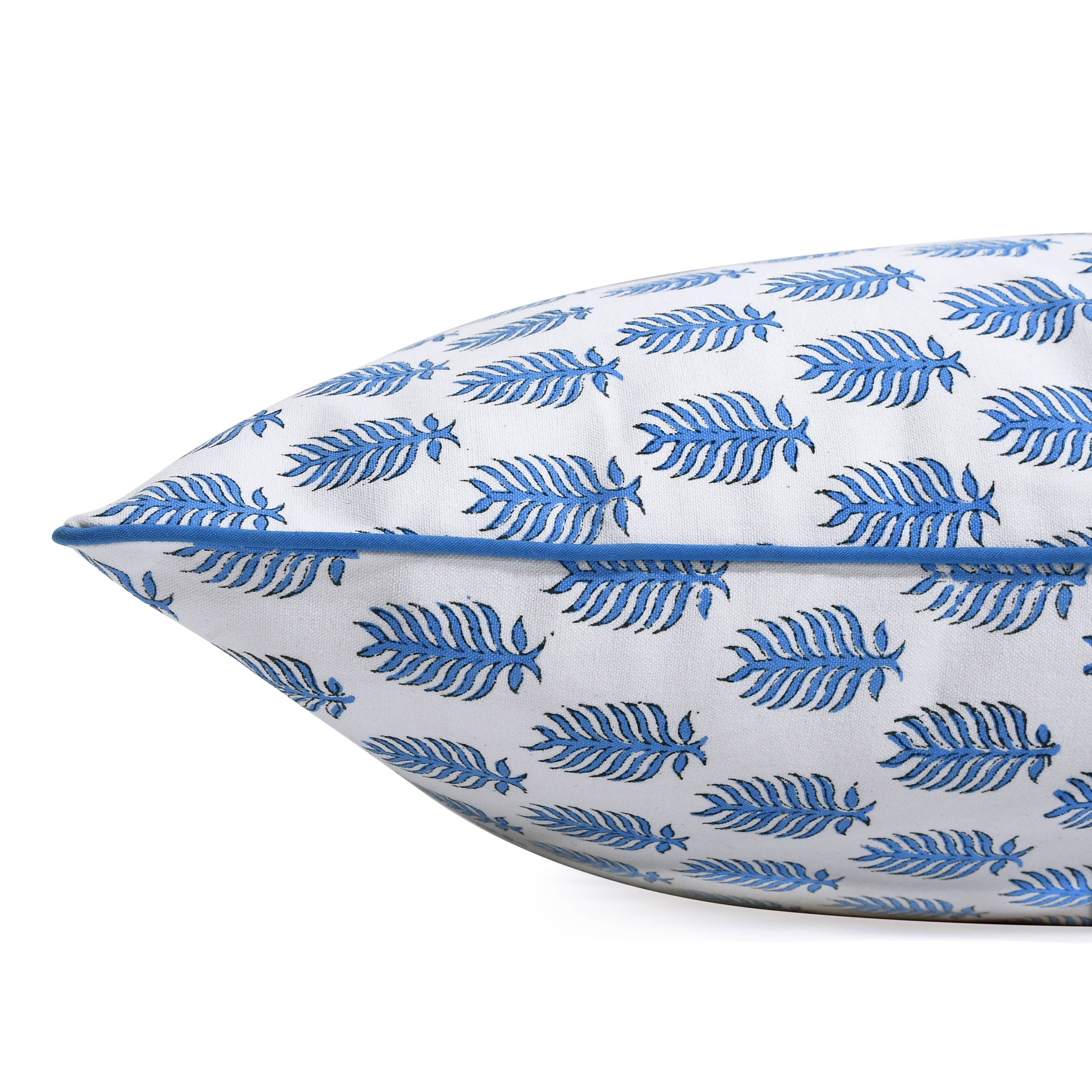 Fabricrush – Engroshandel Pyntepudebetræk – Blå bladhåndbloktrykt blomsterpudebetræk3