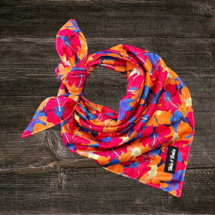 Hibiscus Bloemen Bandana voor wholesale door Tails and Trails
