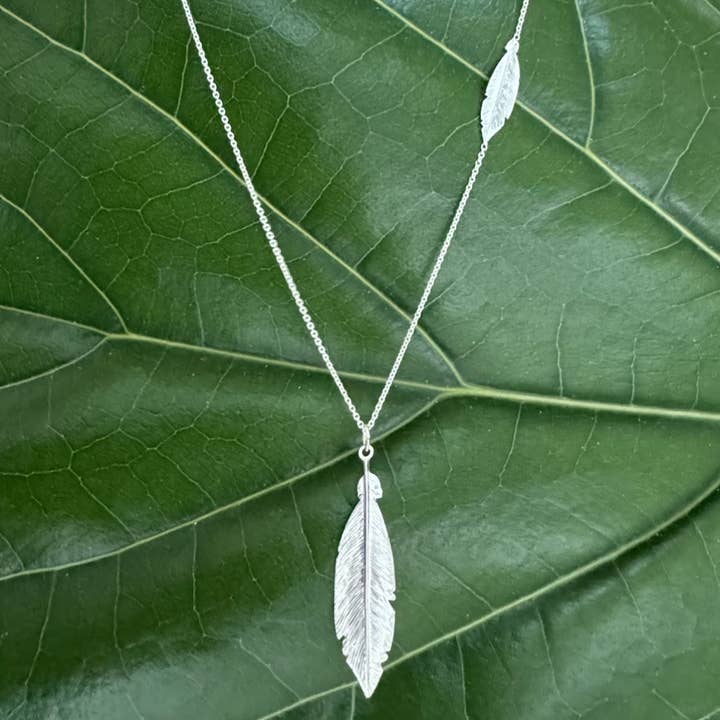 Pluma doble en plata de ley para venta al por mayor de Pink Moon by Tabitha