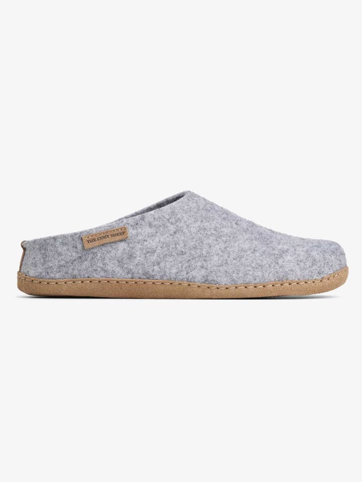 The Cozy Sheep – Großhandel Pantoletten – Damen – Pantoffeln aus Filz mit Ledersohle — Hellgrau