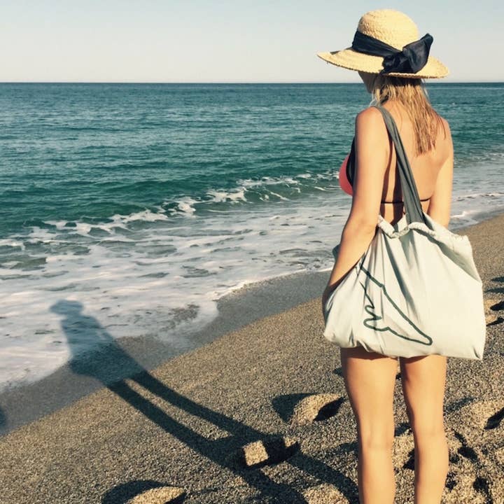 Blue Whale shoulder bag for wholesale by Whale Bags Ltd