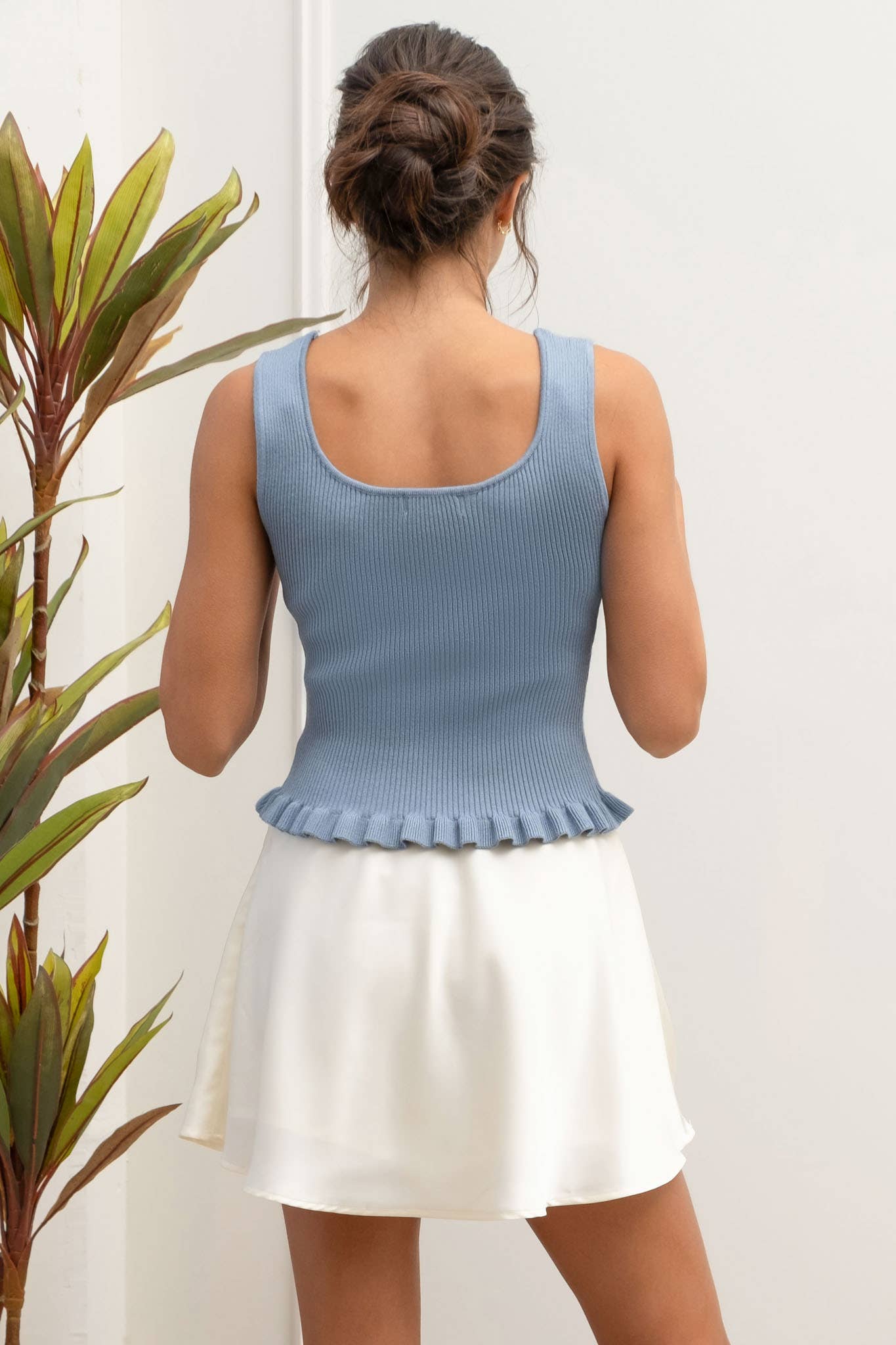 The Workshop Studio - Wholesale Knit Top - Women's - LETTUCE HEM SLEEVELESS SWEATER KNIT TOP1
