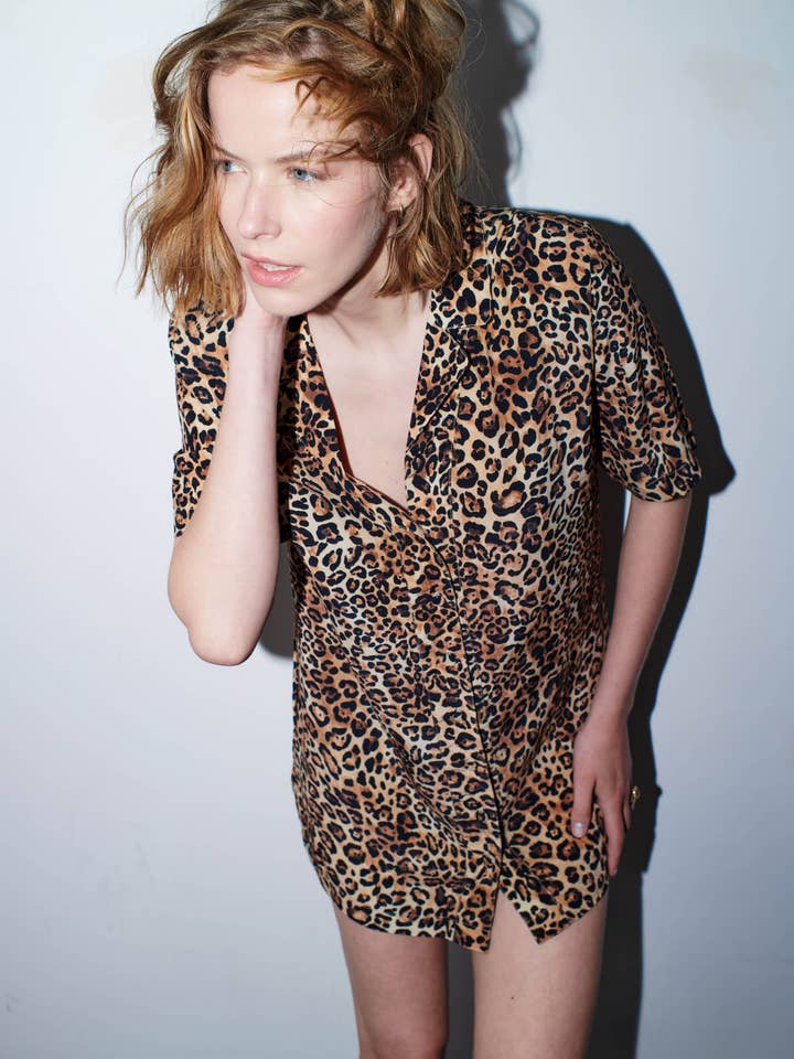 Vestido camisero VEGA con estampado de leopardo para venta al por mayor de Sofair