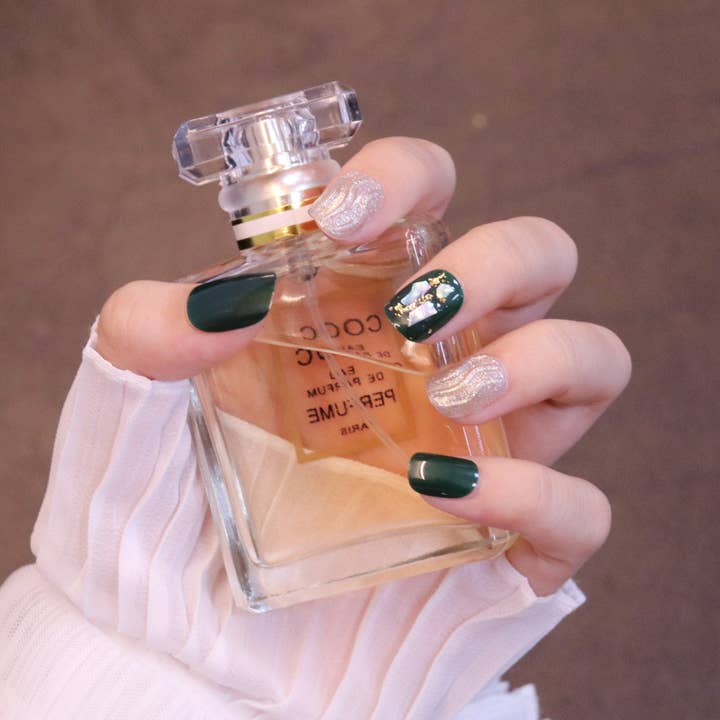 Verde Oscuro Esmeralda oscura ovalada corta, cuadrada, prensa sobre uñas con ondas de venta al por mayor en Faire
