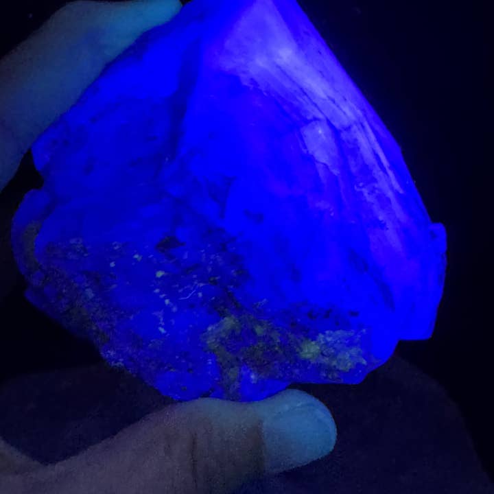 The 7 Directions - Wholesale Spiritual Stone/Crystal - UV reactive Fluorite specimen F65R