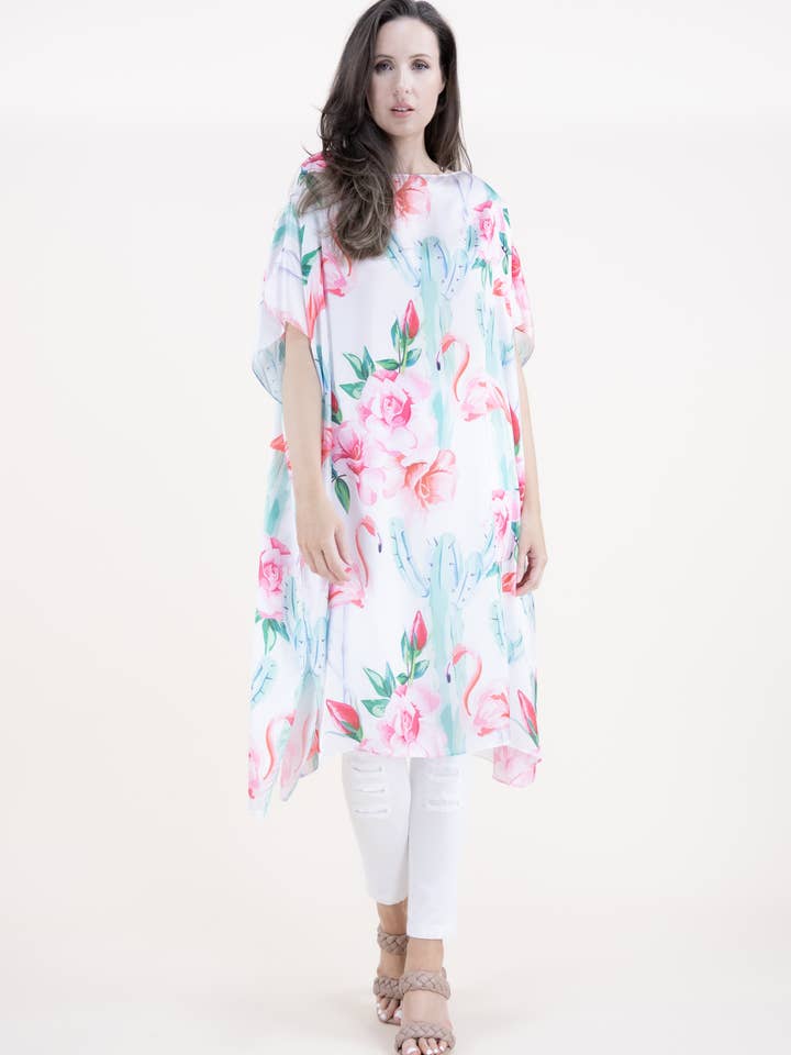 Caftan en satin au toucher rose flamant cactus pour la vente par Original USA