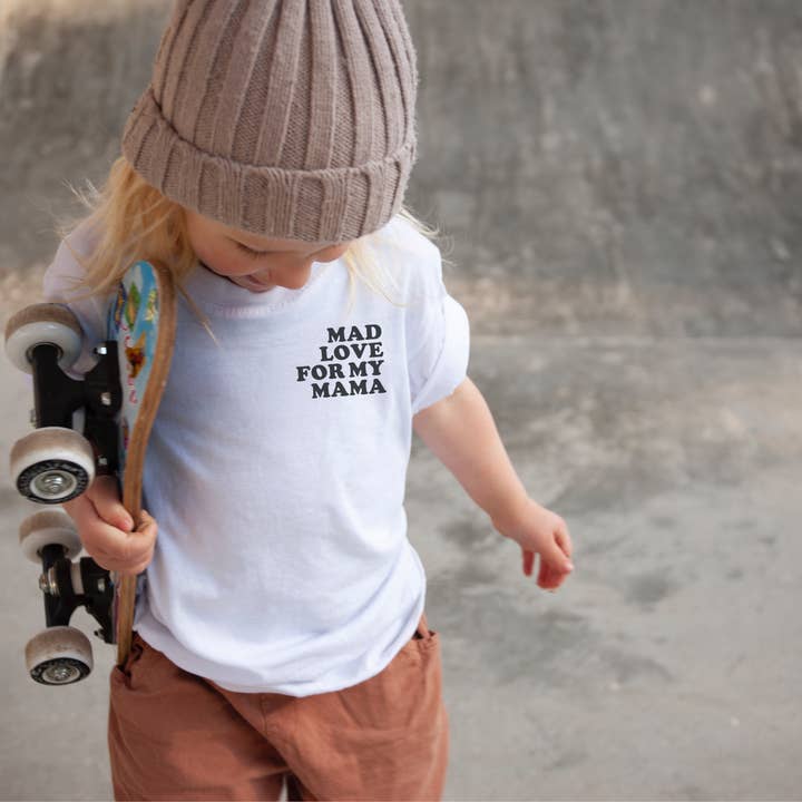 LOLA MAGNOLIA – wholesale T-shirt med screentryck – Barn – GALNA KÄRLEK BARN TEE